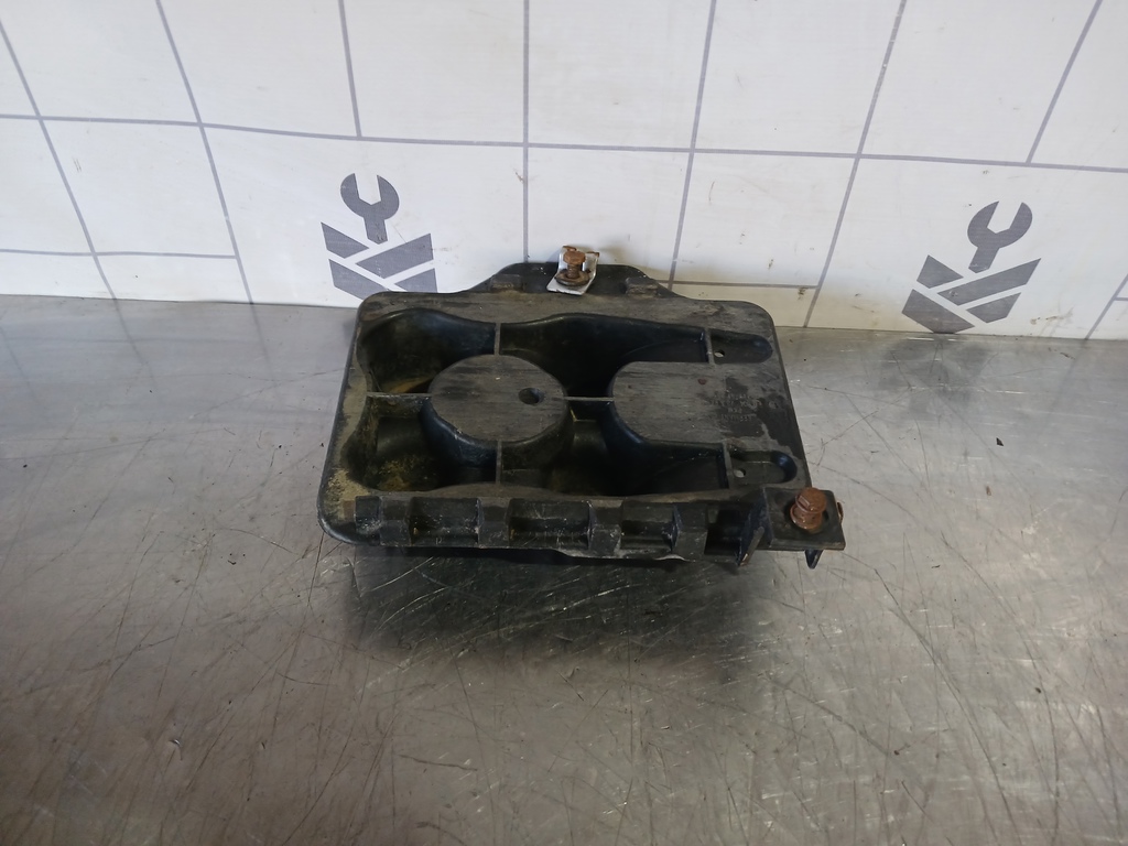 VW Golf 4 Bora 97-05 для Крепление АКБ (корпус/подставка)