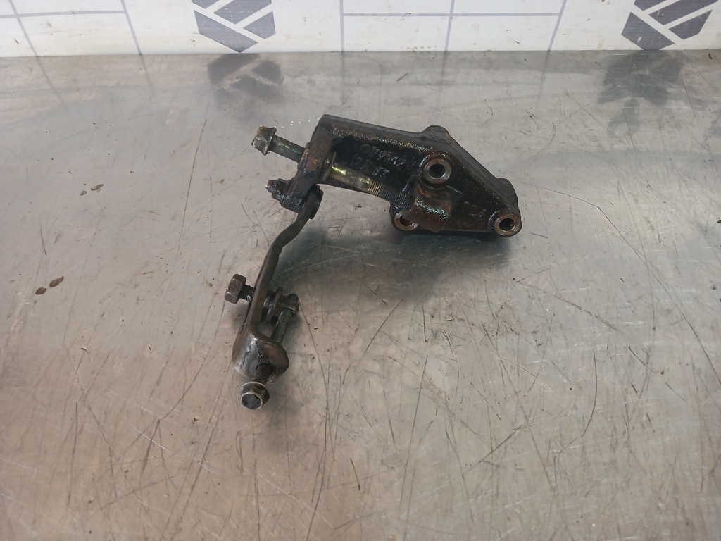 Mazda 323 BA 94-98 для Кронштейн генератора