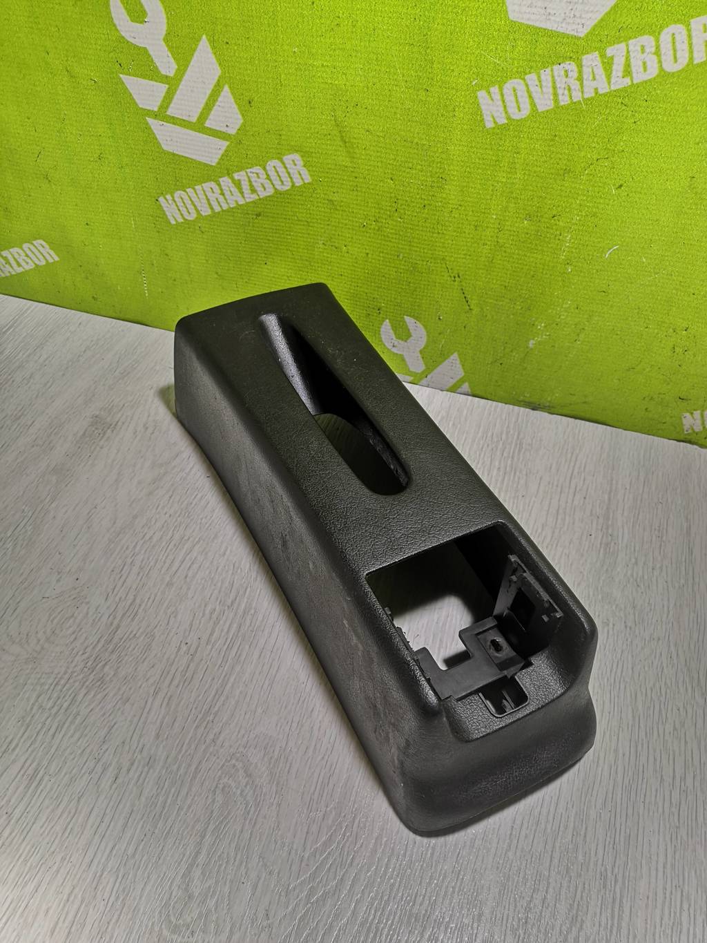 VW Golf 3 Vento 91-97 для Консоль