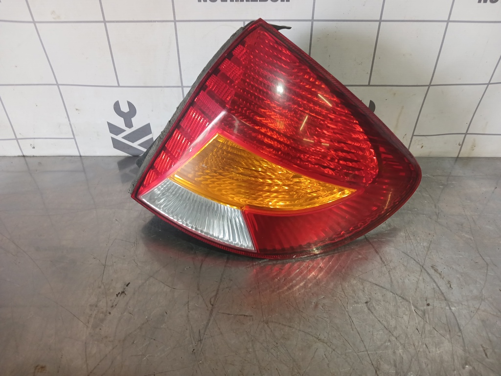 Kia RIO 1 2000-2004 для Фонарь задний правый