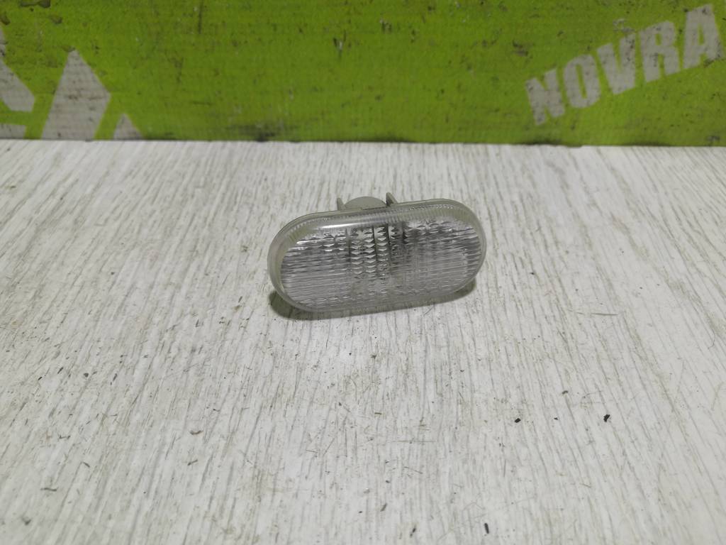 Renault Clio 2 Symbol 1998-2008 для Повторитель на крыло белый