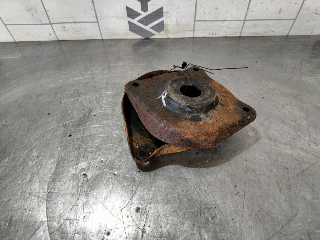 Audi A6 (C4) 1994-1997 для Опора задней пружины верхняя