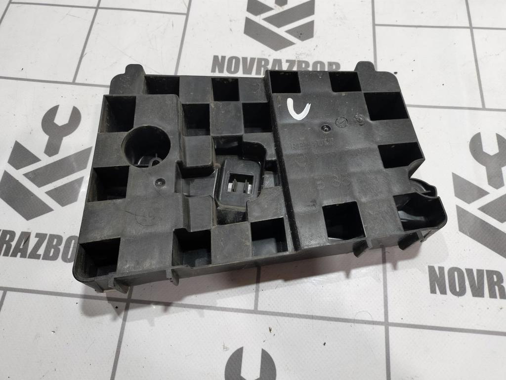 Renault Clio 3  2005-2012 для Кронштейн (сопут. товар)