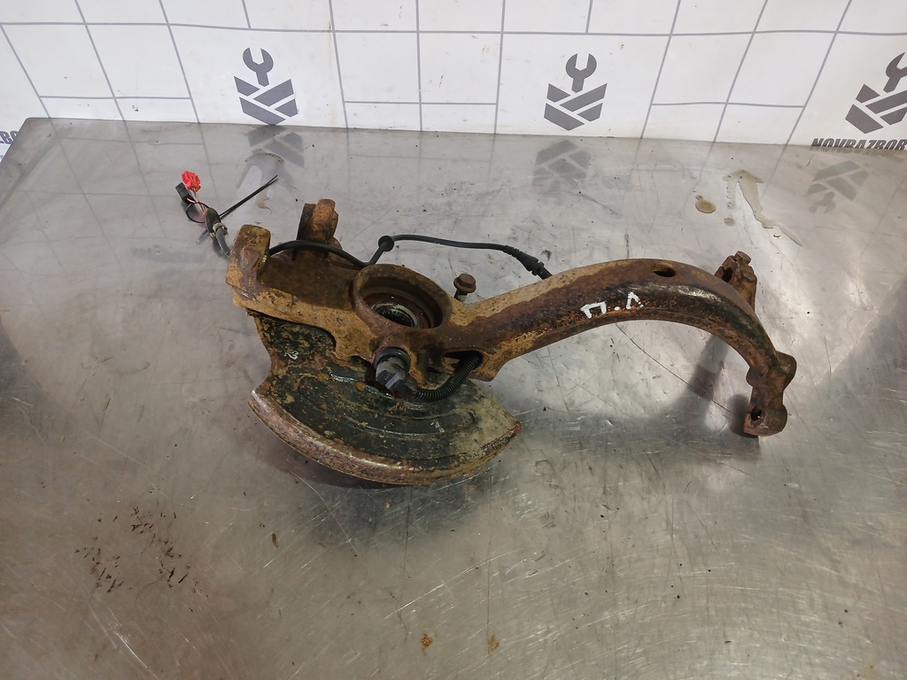 VW Passat B5 96-00 для Кулак поворотный передний левый