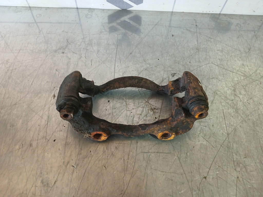 Audi 80  90  B3  86-91 для Скоба суппорта переднего