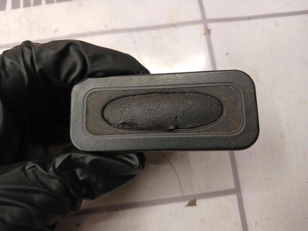 Renault Clio 3  2005-2012 для Кнопка открывания багажника