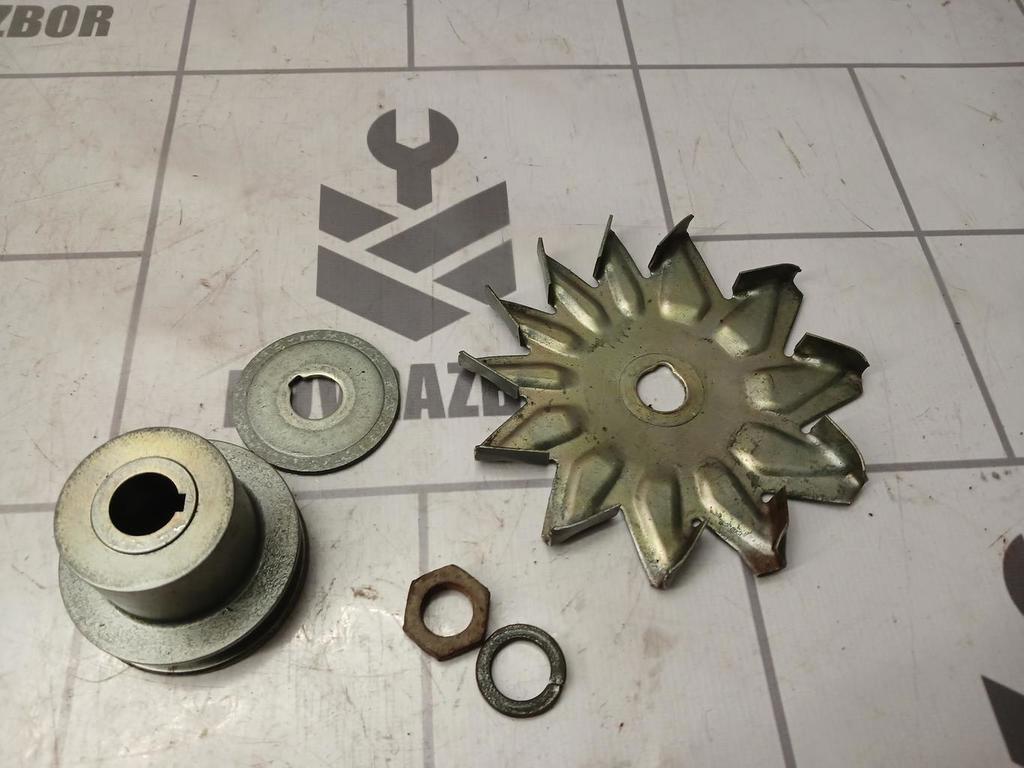 VW Passat  B3  1988-1993 для Шкив генератора