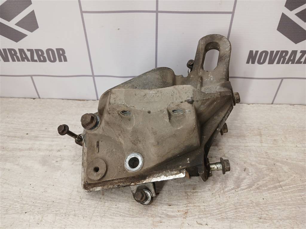 Ford Focus 2 08-11 для Кронштейн двигателя правый