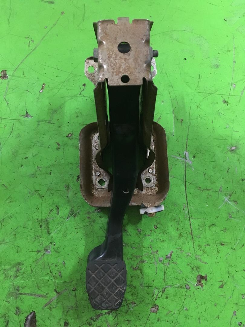 VW Golf 6 09-12 для Педаль тормоза