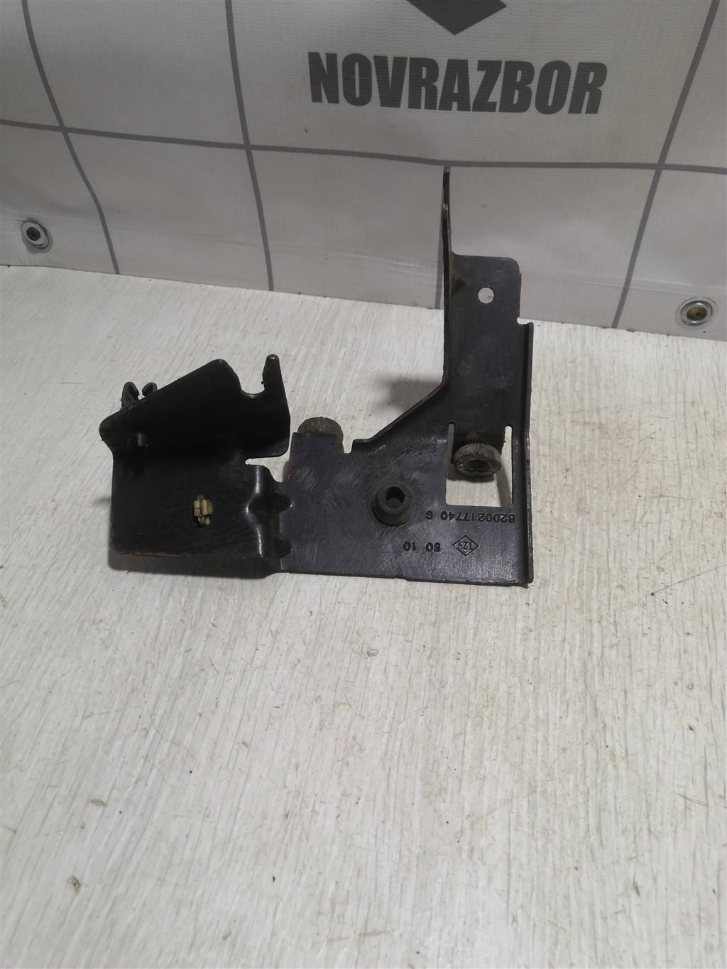 Renault Logan 2005-2014 для Кронштейн (сопут. товар)