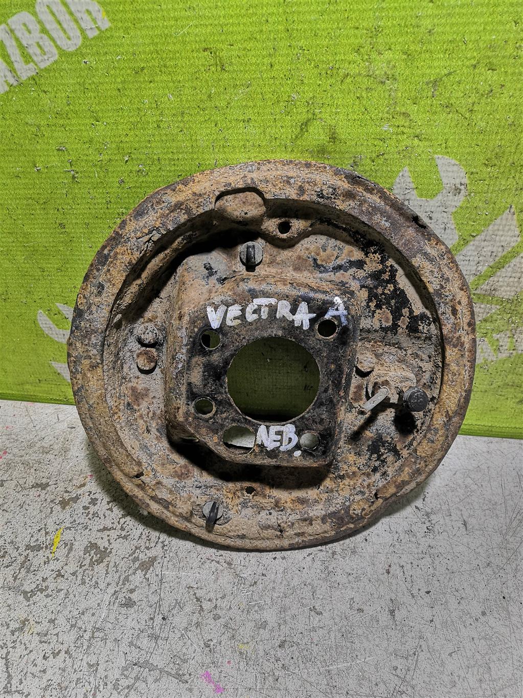 Opel Vectra A 1988-1995 для Щит опорный задний левый