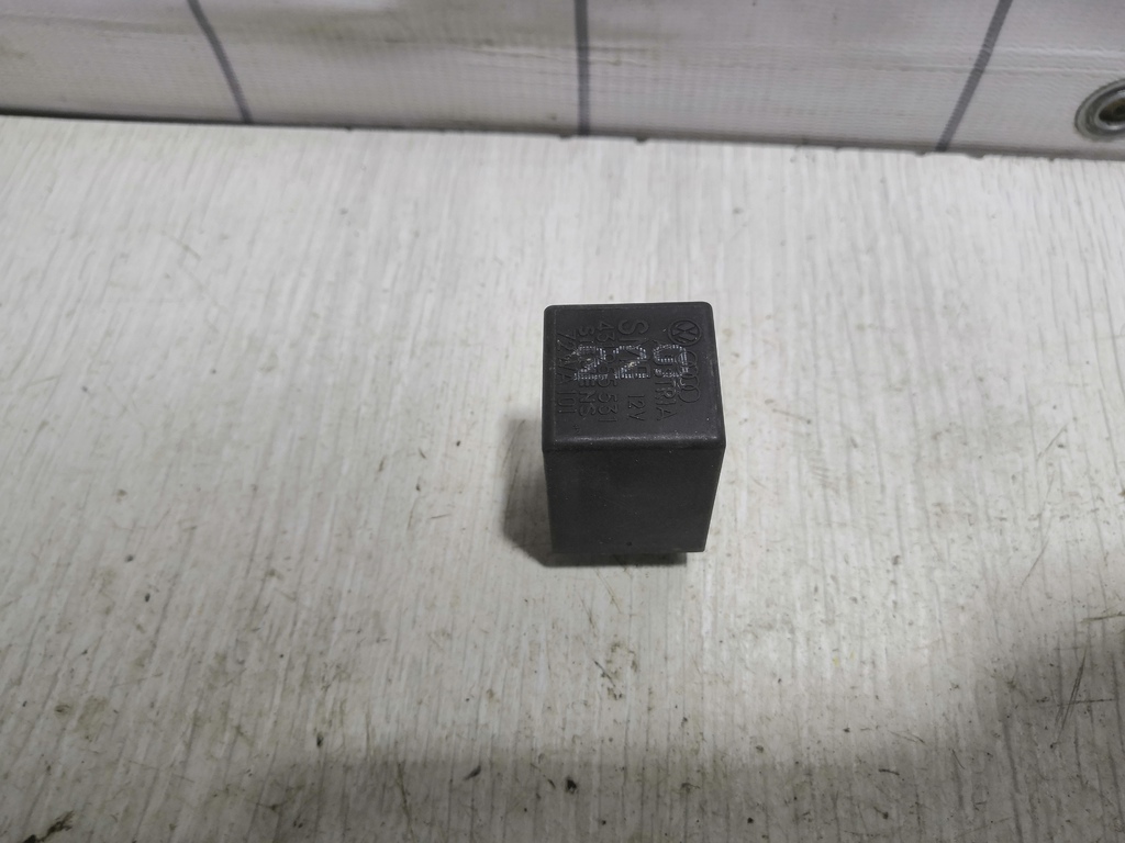 Audi A6 (C4) 1994-1997 для Реле стеклоочистителей