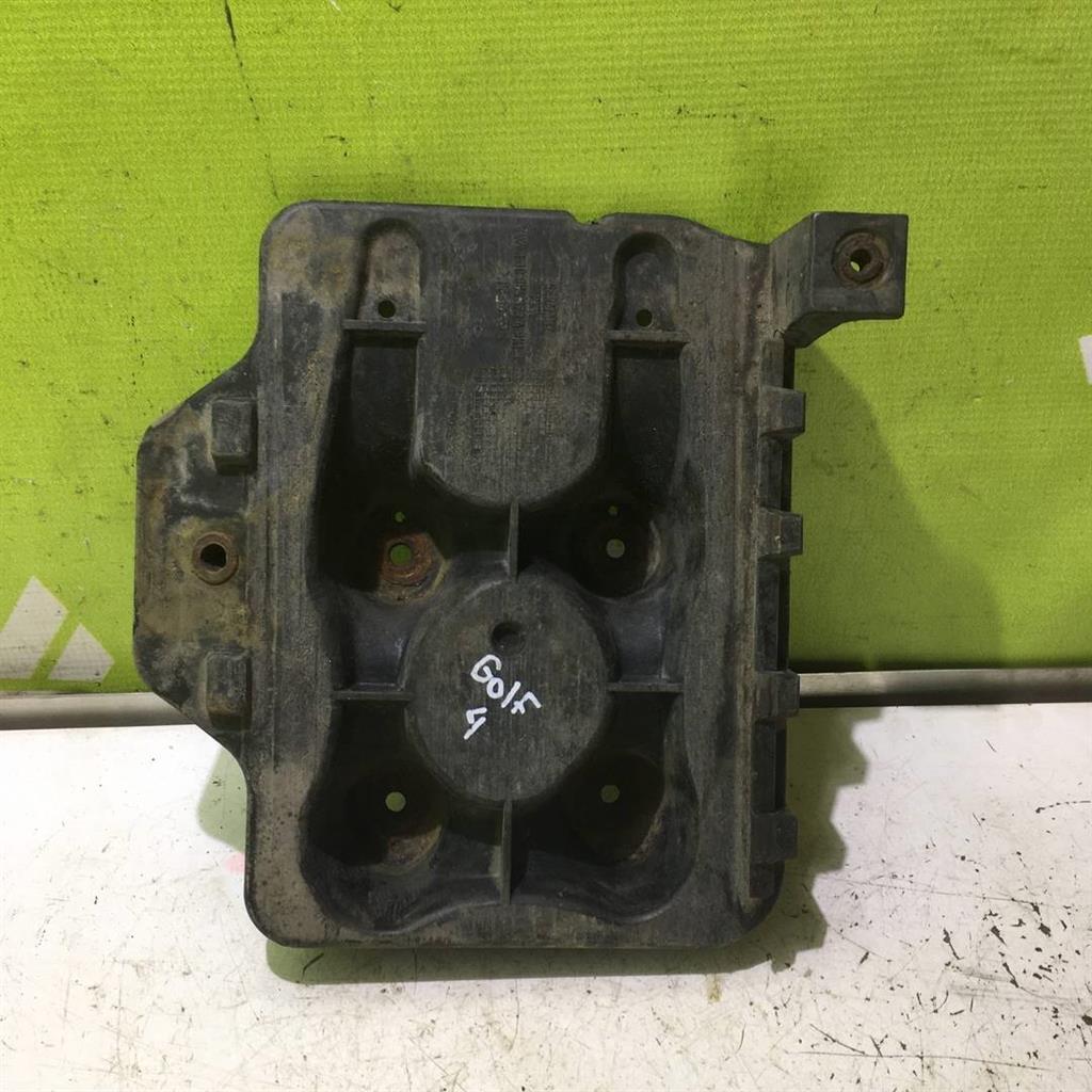 VW Golf 4 Bora 97-05 для Крепление АКБ (корпус/подставка)
