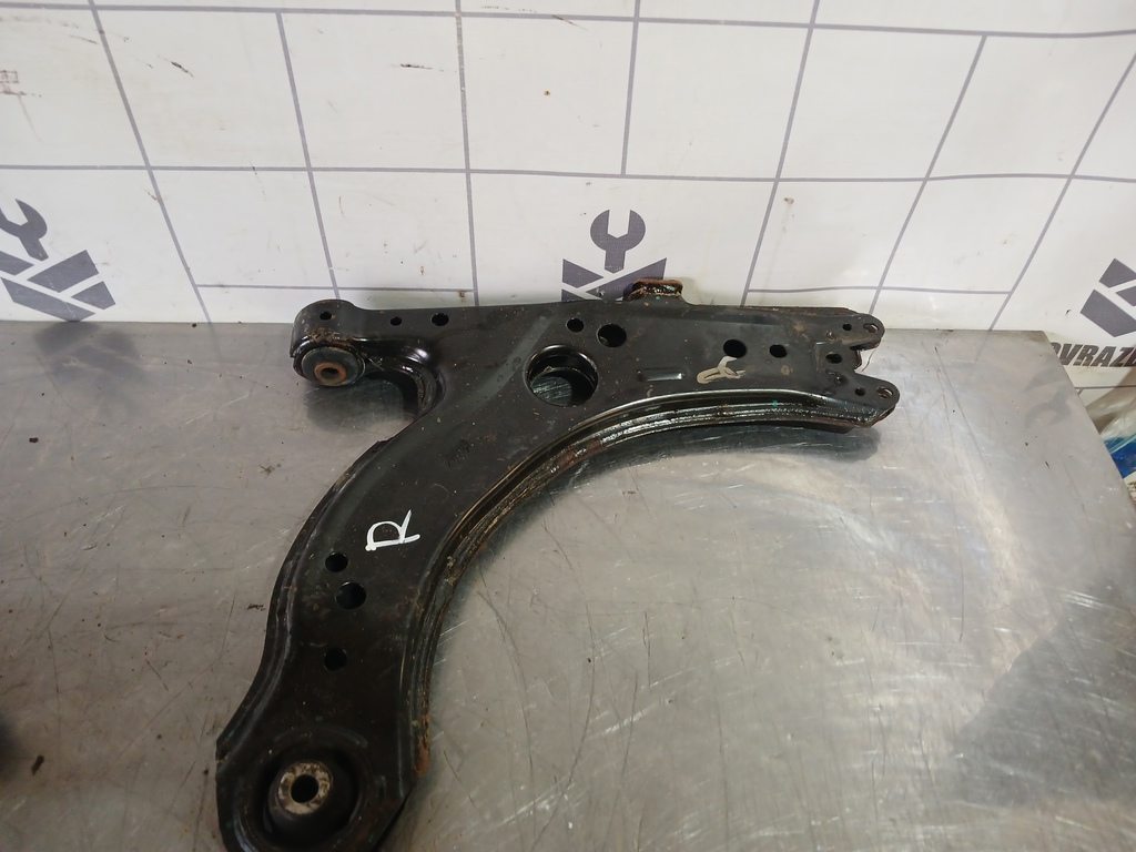 VW Golf 4 Bora 97-05 для Рычаг передний правый