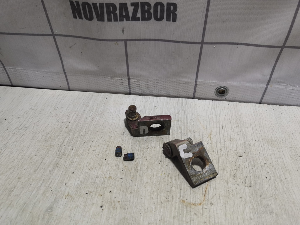 VW Passat  B3  1988-1993 для Петля двери