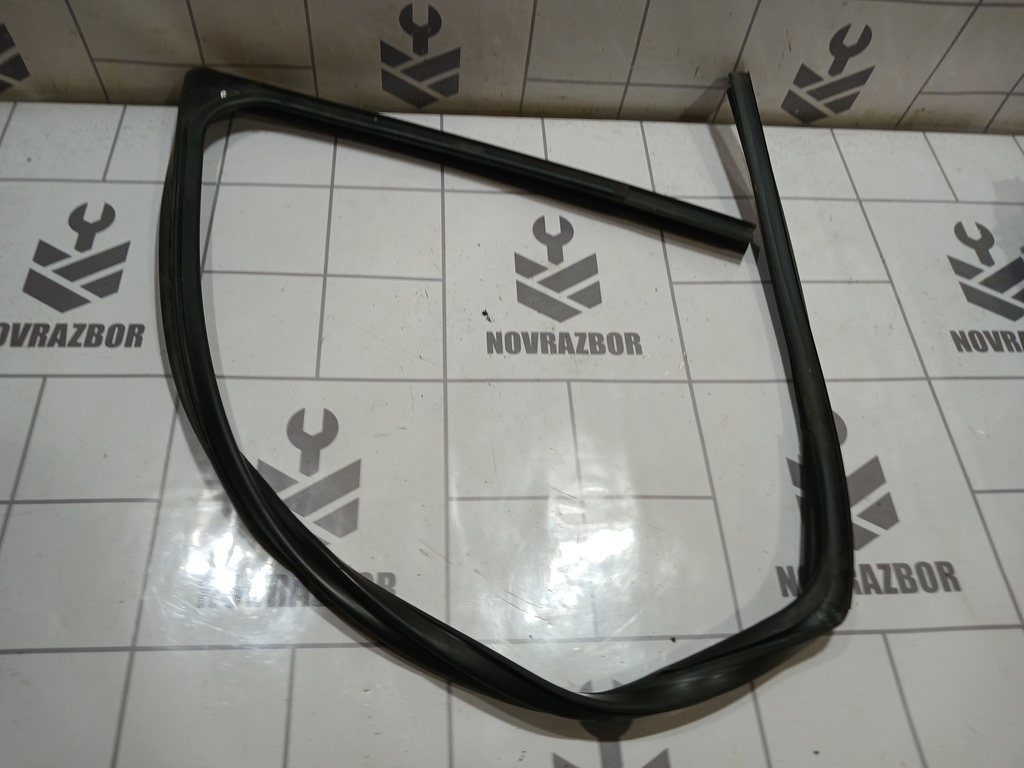 LADA VESTA 15-19 для Уплотнитель стекла двери