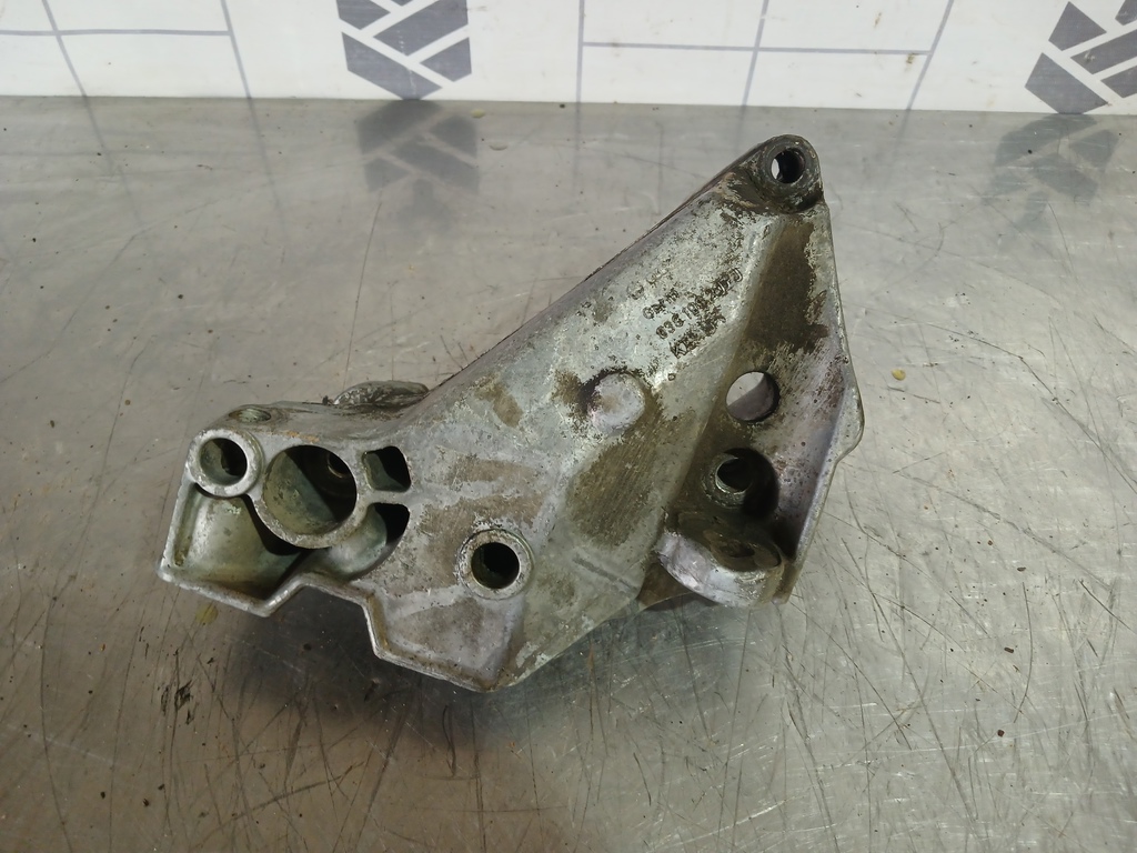 VW Golf 4 Bora 97-05 для Кронштейн КПП левый