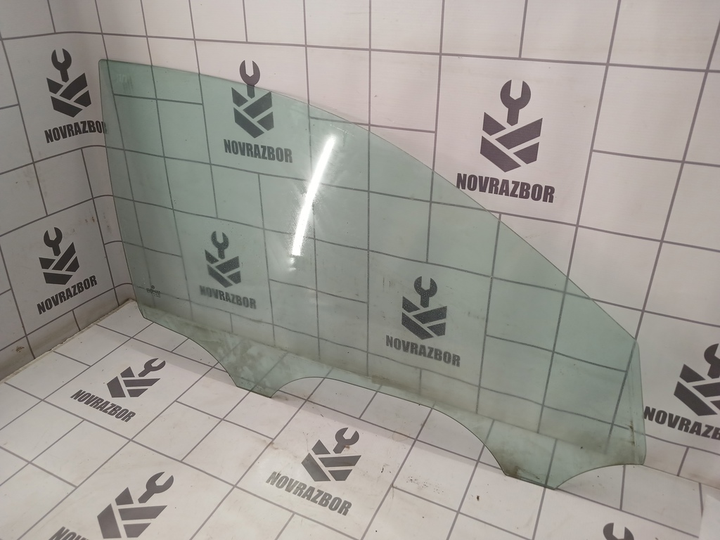 VW Passat B5 96-00 для Стекло двери передней правой