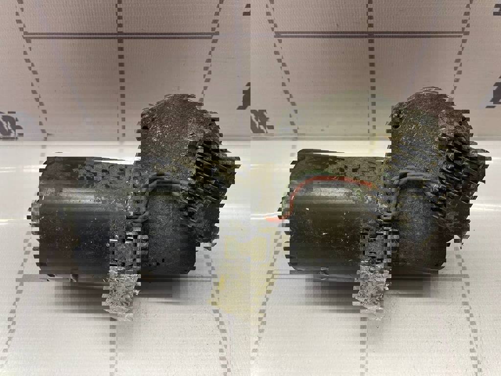 Audi 80  90  B3  86-91 для Моторчик стеклоочистителя передний