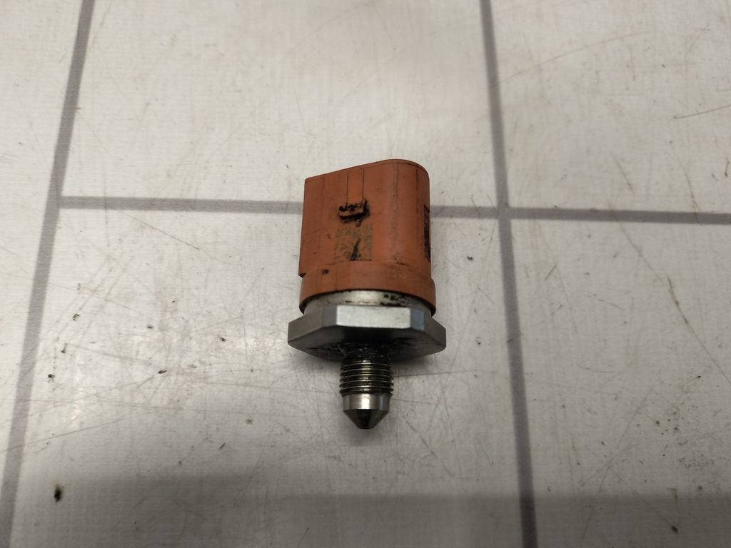 Skoda Yeti 2009-2018 для Датчик давления топлива