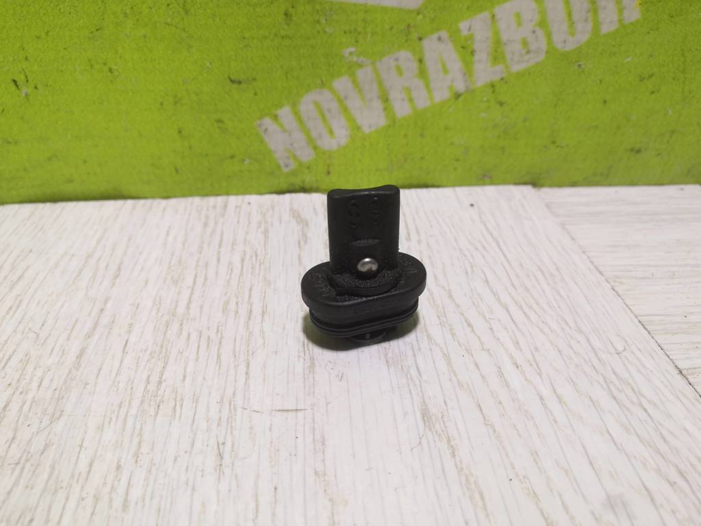 Kia Sportage 2004-2010 для Заглушка