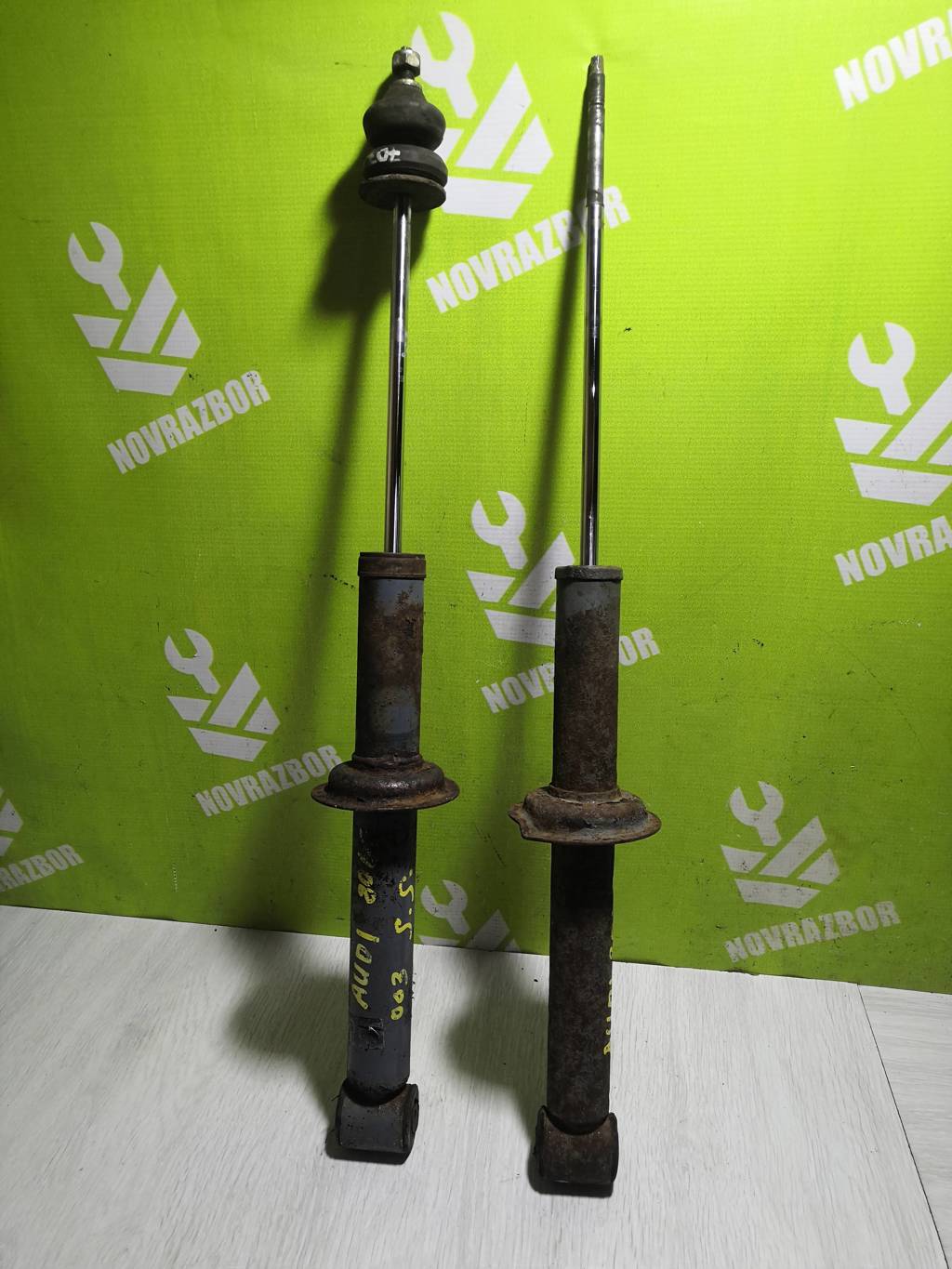 Audi  80 B2 80-86 для Амортизатор задний