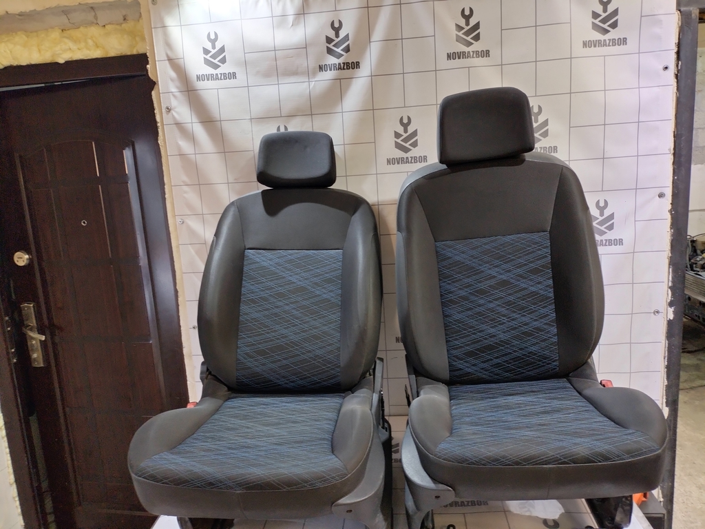 Renault Clio 3  2005-2012 для Сиденья комплект