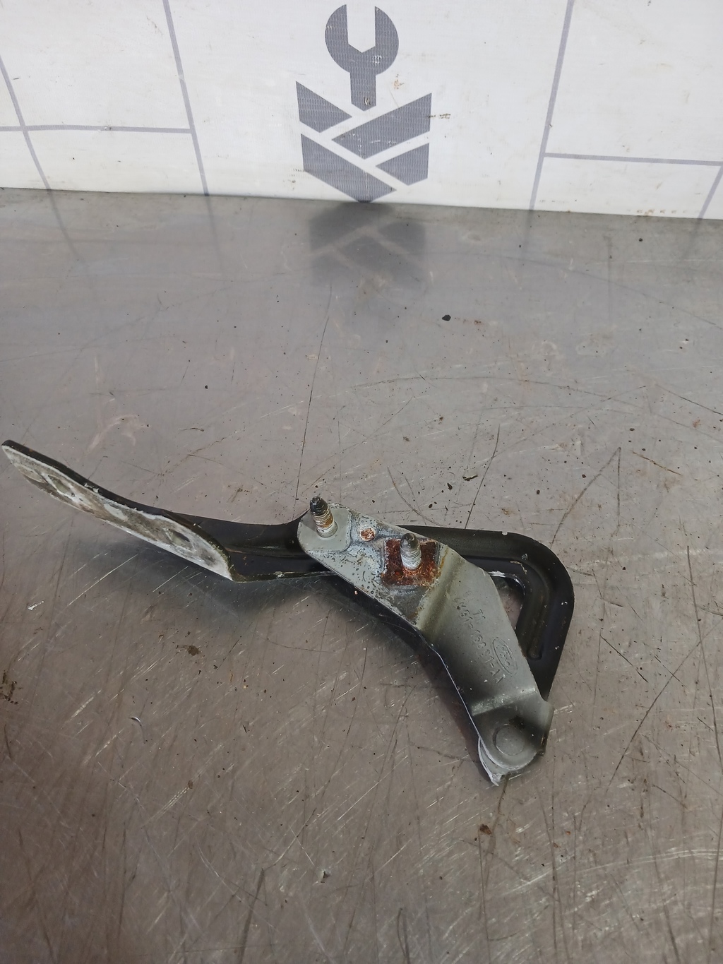 Ford Focus 2 05-08 для Петля капота левая