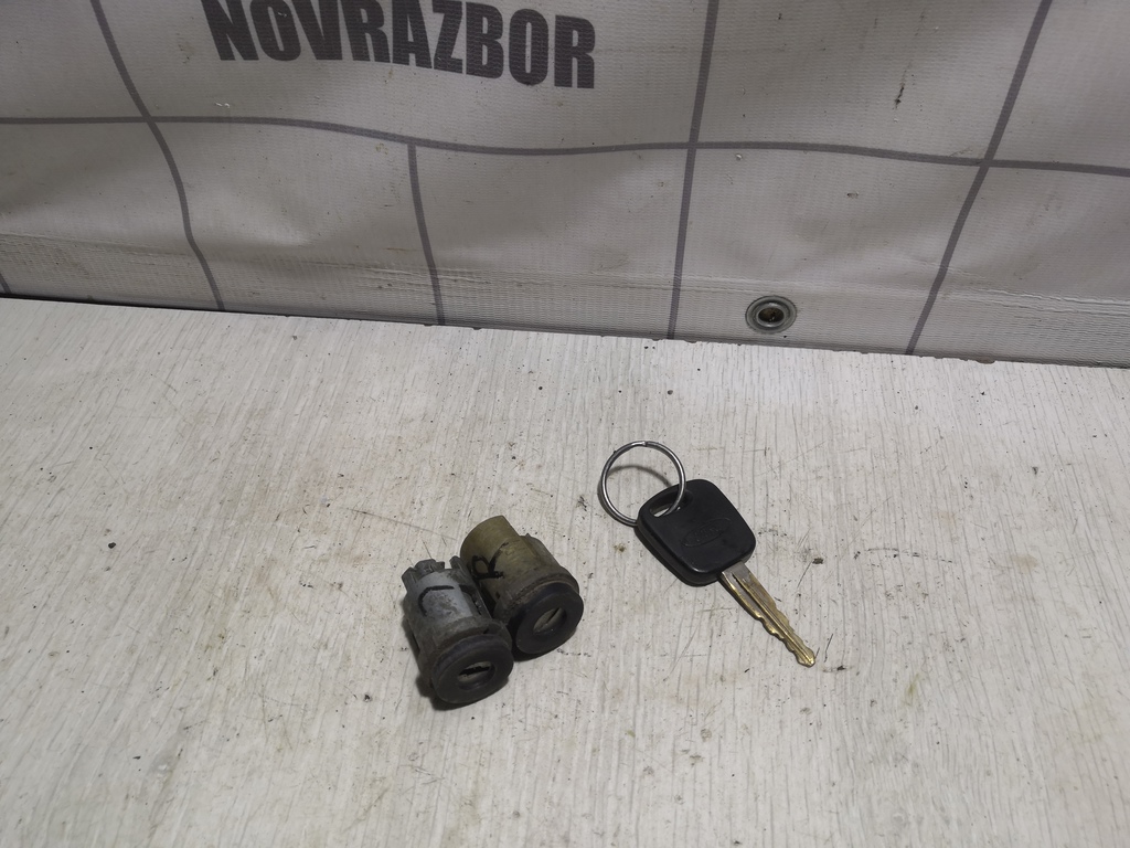 Ford Focus 1 1998-2004 для Вставка замка двери