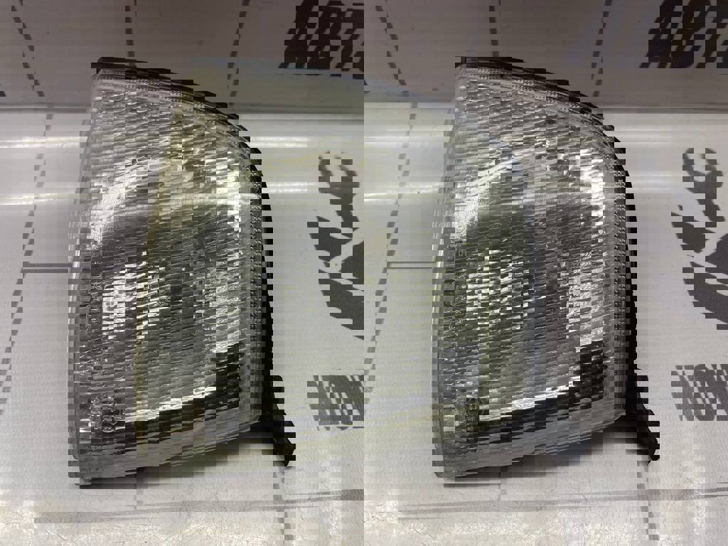 Audi 80  90  B3  86-91 для Указатель поворота правый белый