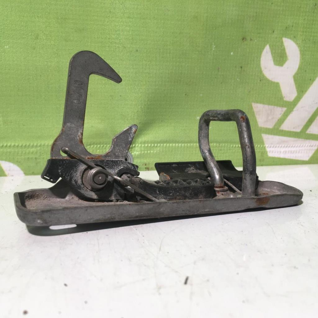 VW Golf 6 09-12 для Крючок капота