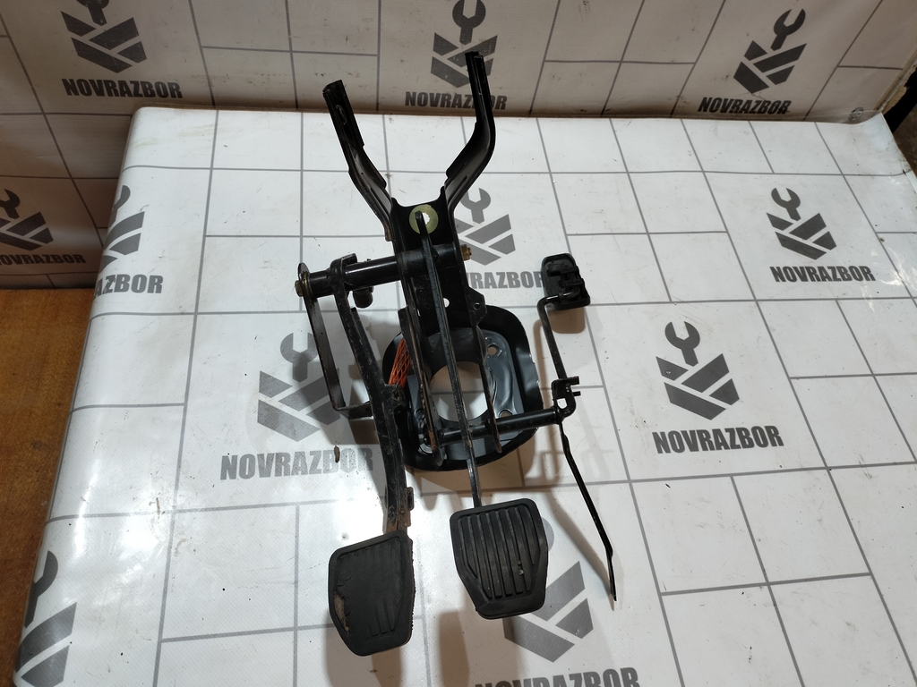 Volvo 440 1992-1994 для Блок педалей