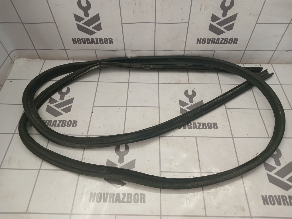 VW Passat  B3  1988-1993 для Уплотнитель