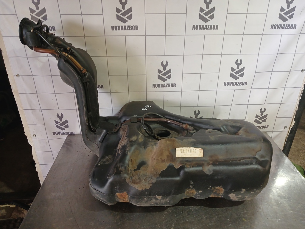 VW Passat  B3  1988-1993 для Бак топливный