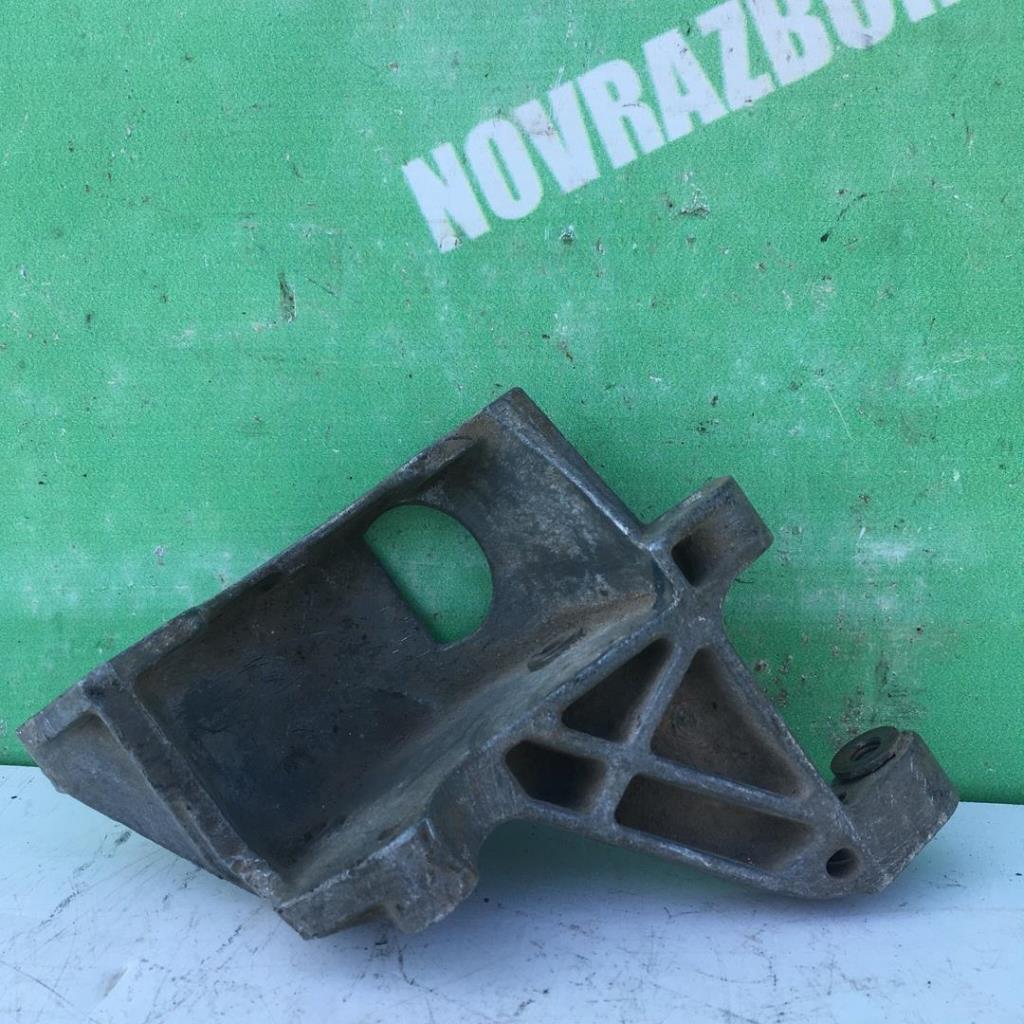 VW Passat  B3  1988-1993 для Кронштейн гидроусилителя