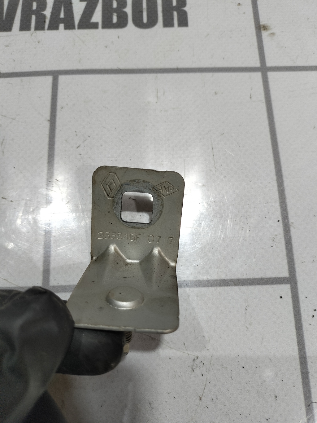 Renault Clio 3  2005-2012 для Кронштейн крепления крыла