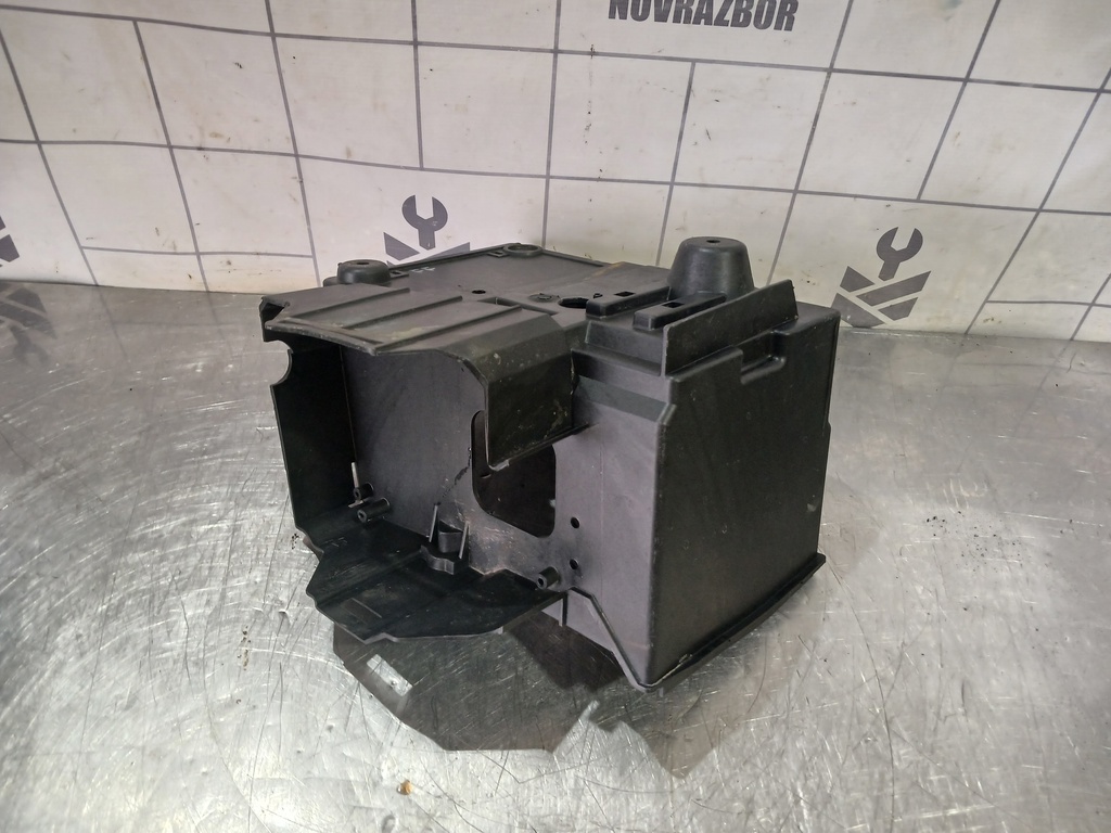 Ford Focus 2 05-08 для Крепление АКБ (корпус/подставка)