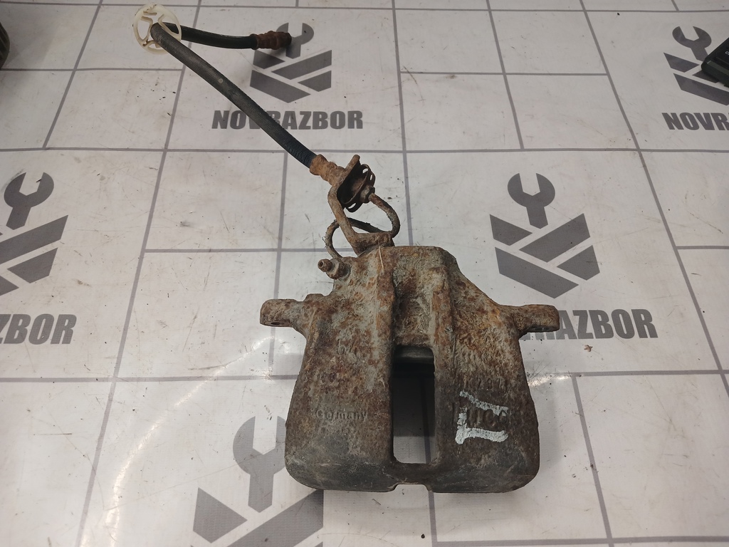 VW Passat  B3  1988-1993 для Суппорт передний правый