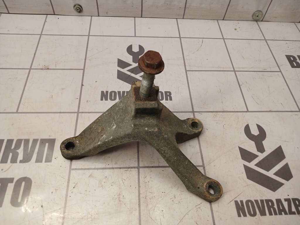 Ford Focus 2 05-08 для Кронштейн КПП левый