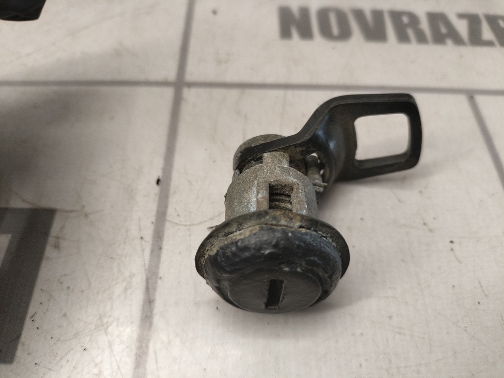 Daewoo Nexia 95-16 для Вставка замка двери прав.