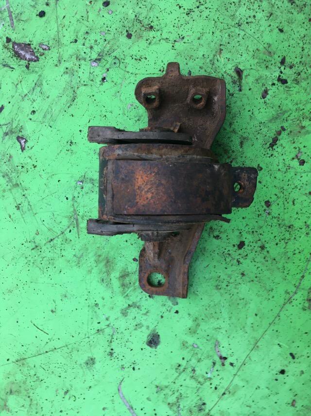 Toyota Corolla E10 1992-1997 для Кронштейн двигателя левый