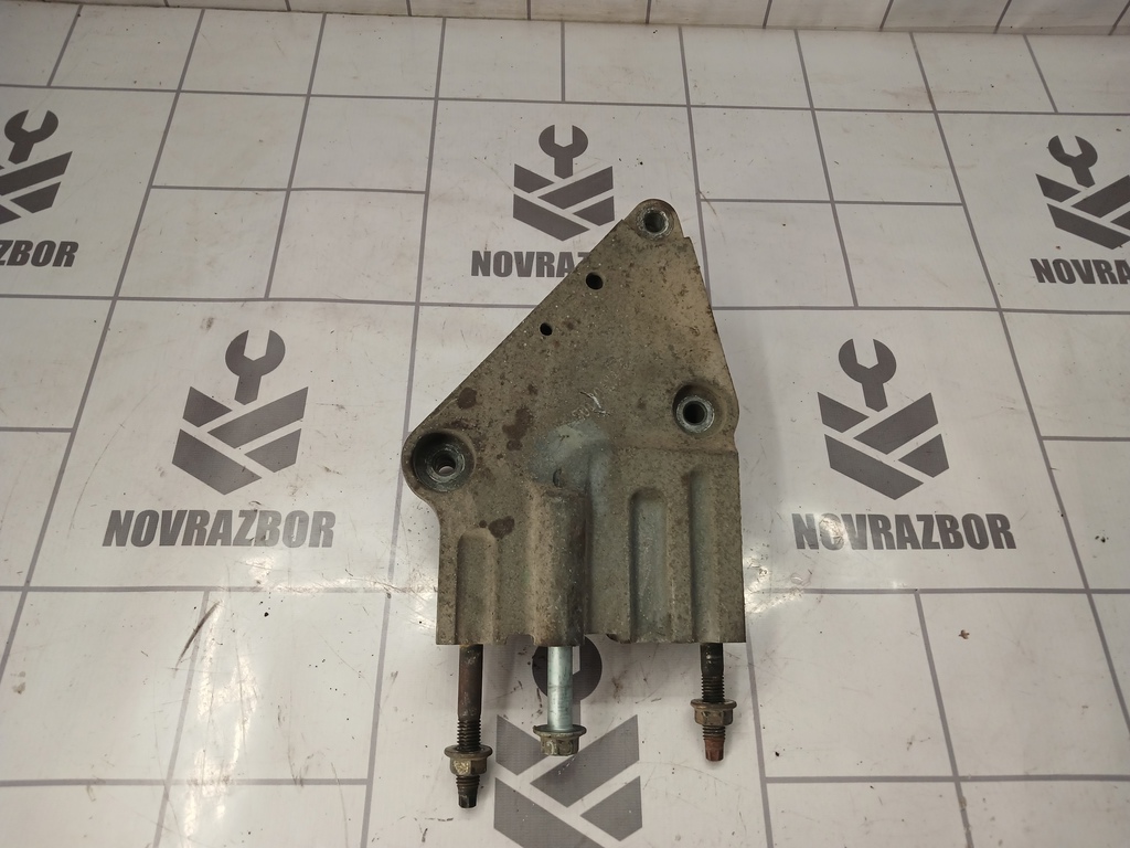 Faw Besturn B50 2009-2016 для Кронштейн опоры двигателя