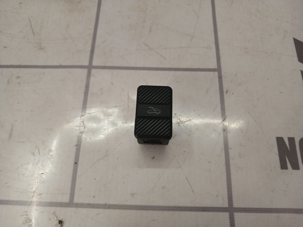 VW Passat  B3  1988-1993 для Кнопка люка