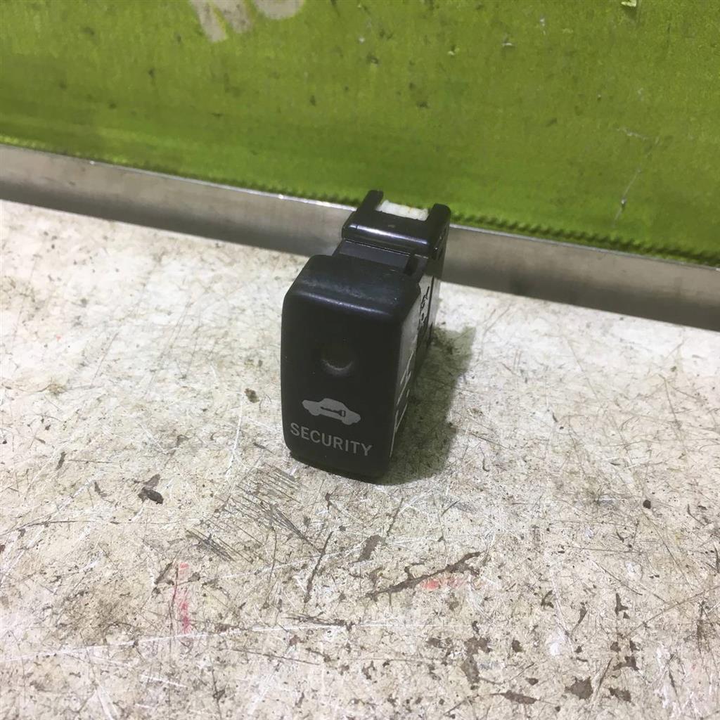 Toyota Highlander I 01-06 для Кнопка центрального замка