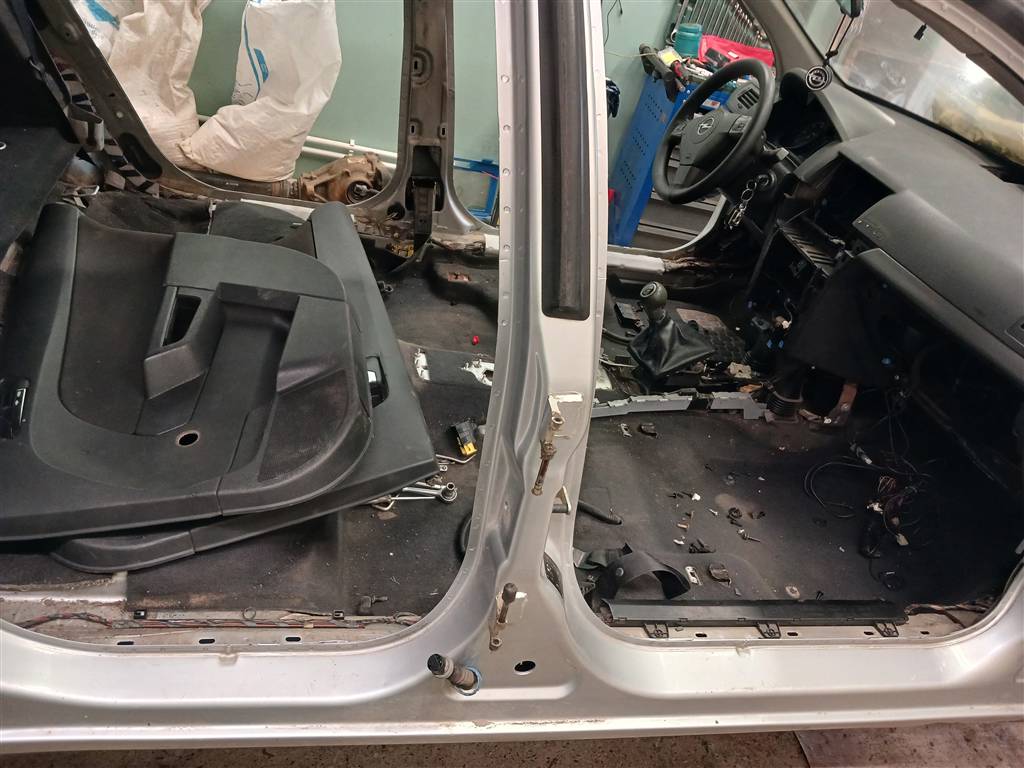 Opel Astra H / Family 2004 > для Порог со стойкой правый