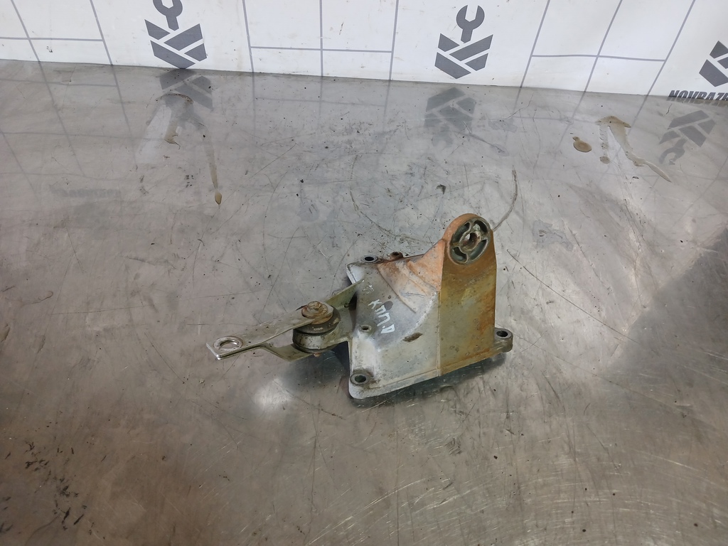 VW Passat B5 96-00 для Кронштейн КПП правый