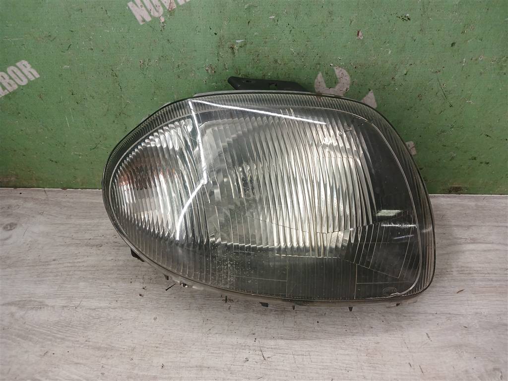 Renault Clio 2 Symbol 1998-2008 для Фара правая