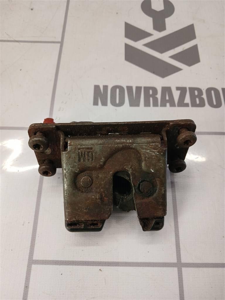 Opel Zafira A 99-05 для Замок багажника