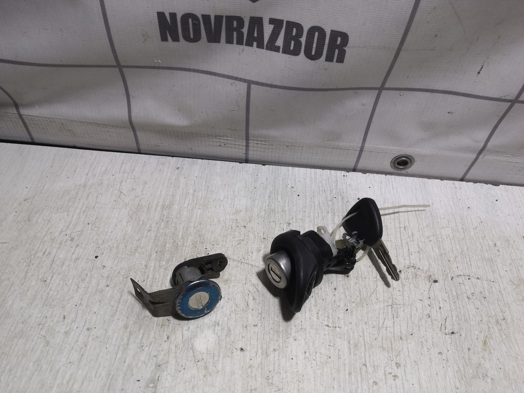 Renault Logan 2005-2014 для Вставка замка двери