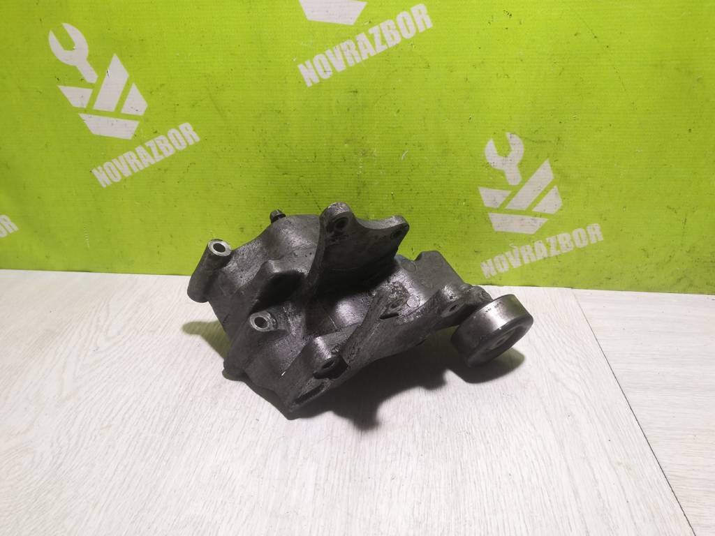 Kia Sportage 2004-2010 для Кронштейн генератора